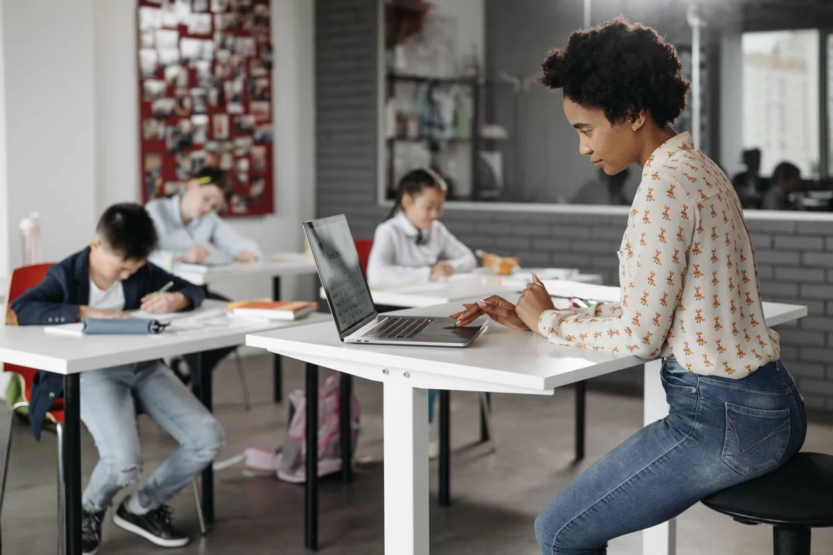 Gestion des absences : stratégies et outils pour les écoles